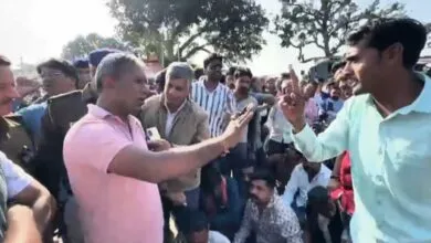 दुर्घटना के बाद हॉस्पिटल कि लापरवाही और बदइंतजामी को लेकर जीरनवासियों ने किया चक्काजाम Oh My God 1 दुर्घटना के बाद हॉस्पिटल कि लापरवाही और बदइंतजामी को लेकर जीरनवासियों ने किया चक्काजाम Oh My God 1