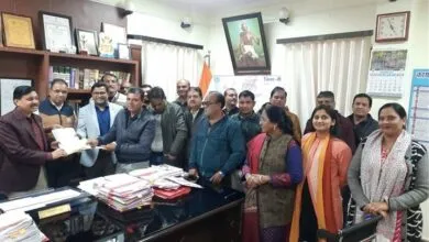 सैनिक कल्याण के लिए जमा की पॉच लाख पांच सौ रूपये की राशि, जनपद सीईओ ने भेंट की कलेक्टर को सहयोग राशि सैनिक कल्याण के लिए जमा की पॉच लाख पांच सौ रूपये की राशि, जनपद सीईओ ने भेंट की कलेक्टर को सहयोग राशि