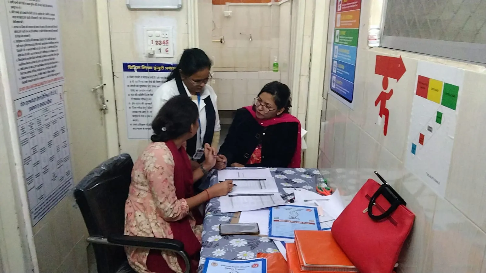 एनक्यूएस की 2 सदस्यीय टीम पहुंची नीमच जिला अस्पताल, अस्पताल की व्यवस्थाओं का लिया जाएगा, दिए आवश्यक निर्देश