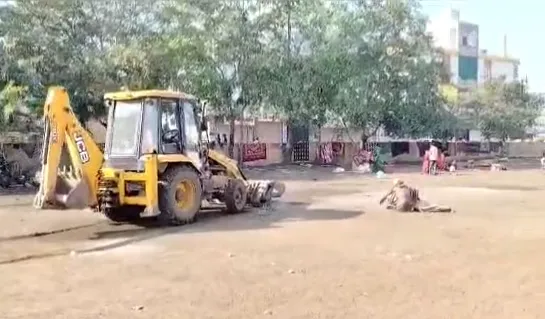 नपा ने की अवैध अतिक्रमण पर कार्यवाही अम्बेडकर कॉलोनी सहित क्र.2 में चली जेसीबी दी गई हिदायत