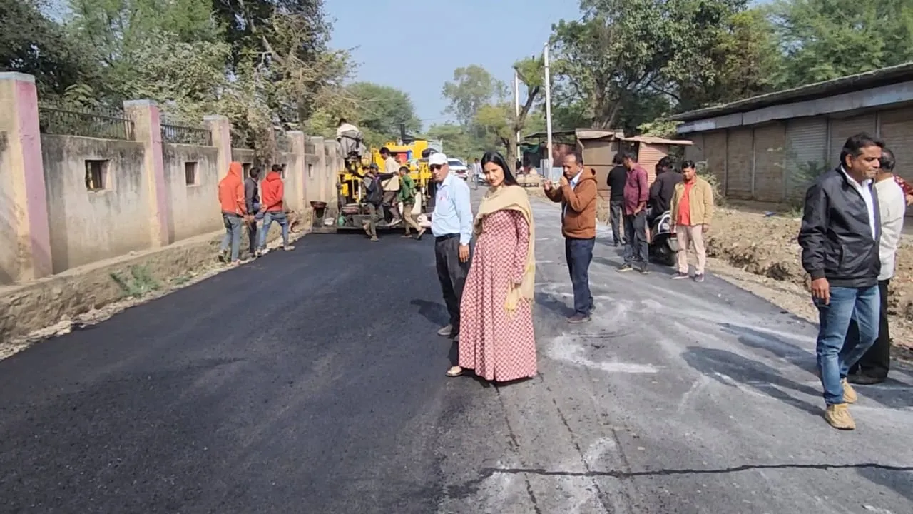Road Work सड़क कार्य में गुणवत्ता का पूरा ध्यान रखें – श्रीमती स्वाति चौपड़ा Good Job 1