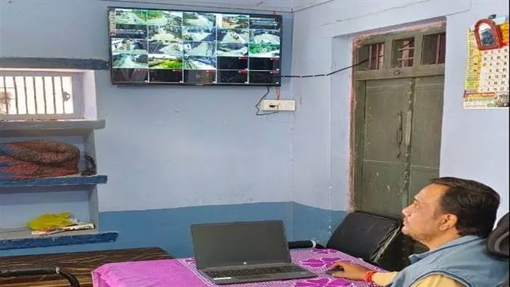 Alhed अल्हेड़ सरपंच आनंद श्रीवास्तव ने दोस्तों के साथ मिलकर ग्राम पंचायत को किया सीसीटीवी कैमरो से सुरक्षित Good News 1