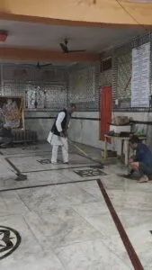 Cleaning The Temples मंदिरों की साफ सफाई में सहभागिता की सांसद सुधीर गुप्ता Good News 1 2 Cleaning The Temples मंदिरों की साफ सफाई में सहभागिता की सांसद सुधीर गुप्ता Good News 1