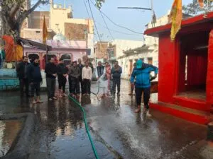 Cleaning The Temples मंदिरों की साफ सफाई में सहभागिता की सांसद सुधीर गुप्ता Good News 1 1 Cleaning The Temples मंदिरों की साफ सफाई में सहभागिता की सांसद सुधीर गुप्ता Good News 1