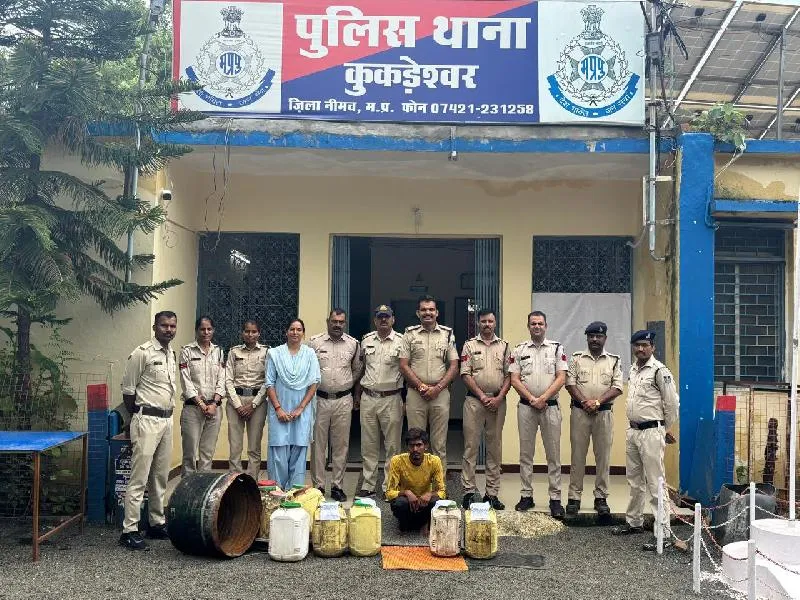 कुकडेश्वर पुलिस को मिली बड़ी सफलता ग्राम लसुड़िया आँत्री में दी दबिश 120 लीटर लहान