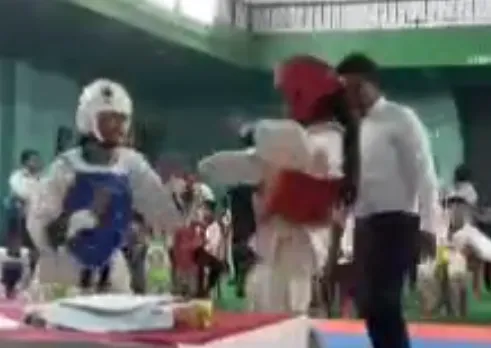 नीमच के खिलाड़ियों ने इंदौर में लहराया परचम, कलेक्टर, एस.पी. ने किया खिलाड़ियों का सम्मान नीमच के खिलाड़ियों ने इंदौर में लहराया परचम, कलेक्टर, एस.पी. ने किया खिलाड़ियों का सम्मान