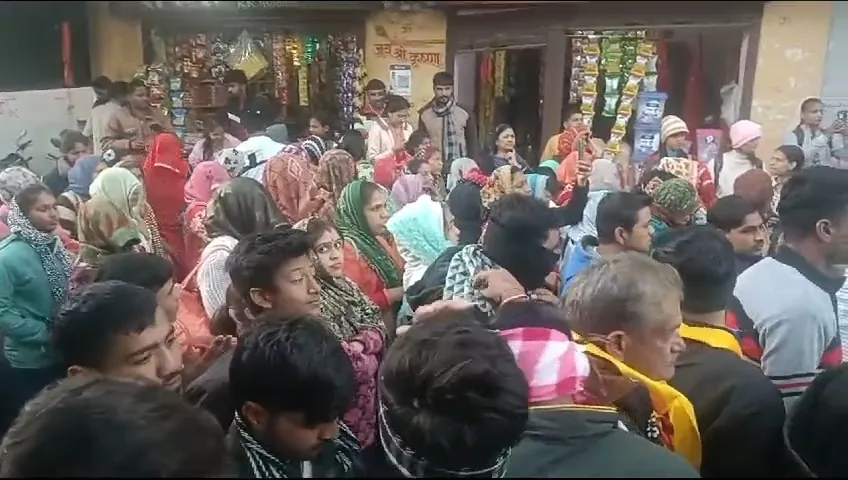 नीमच से सावरिया जी मंडफिया के लिए दो दिवासिय पैदल यात्रियों का जत्था रवाना,