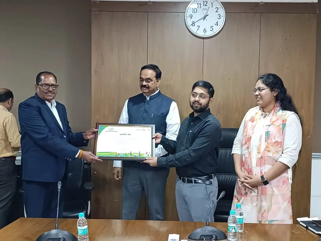 स्वच्छता ही सेवा वर्ष 2024 के अंतर्गत रामपुरा नगर परिषद सीएमओ के एल सूर्यवंशी हुए सम्मानित