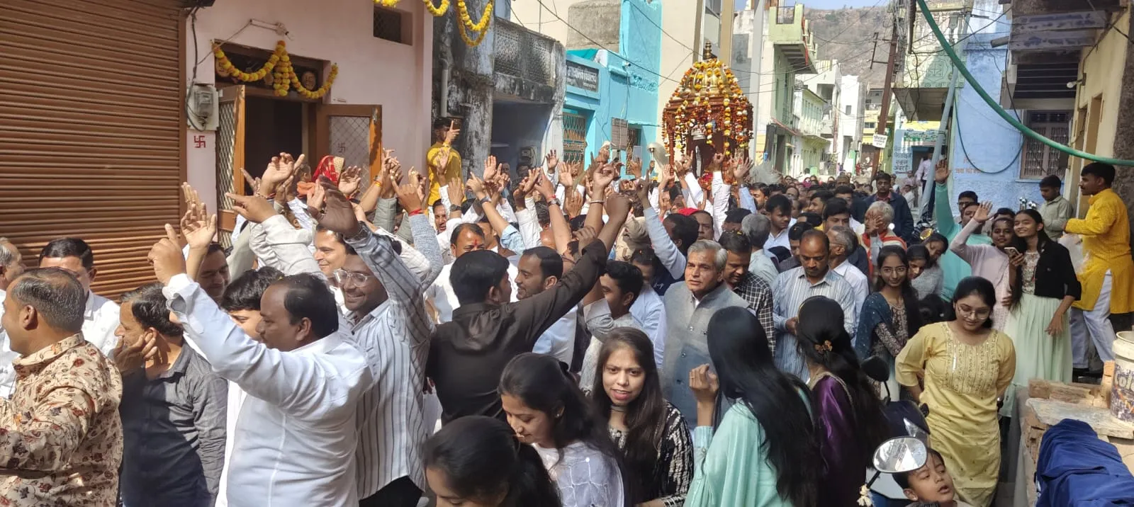 पोरवाल समाज द्वारा भगवान बलदेऊ जी की प्राण-प्रतिष्ठा का कार्यक्रम हुआ आयोजित