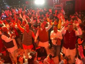 सुन रे संवारा मंडफिया वाला काली गाड़ी लानी है... सांवरिया सेठ की भव्य भजन संध्या में सुप्रसिद्ध भजन गायक गोकुल शर्मा के भजनों पर झूमे भक्त, सांवलिया सेठ के जयकारों के साथ नीमच से सांवरिया जी पैदल यात्रा आज होगी रवाना 1 सुन रे संवारा मंडफिया वाला काली गाड़ी लानी है... सांवरिया सेठ की भव्य भजन संध्या में सुप्रसिद्ध भजन गायक गोकुल शर्मा के भजनों पर झूमे भक्त, सांवलिया सेठ के जयकारों के साथ नीमच से सांवरिया जी पैदल यात्रा आज होगी रवाना