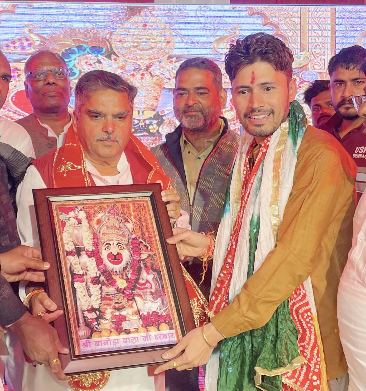 सुन रे संवारा मंडफिया वाला काली गाड़ी लानी है… सांवरिया सेठ की भव्य भजन संध्या में सुप्रसिद्ध भजन गायक गोकुल शर्मा के भजनों पर झूमे भक्त, सांवलिया सेठ के जयकारों के साथ नीमच से सांवरिया जी पैदल यात्रा आज होगी रवाना सुन रे संवारा मंडफिया वाला काली गाड़ी लानी है… सांवरिया सेठ की भव्य भजन संध्या में सुप्रसिद्ध भजन गायक गोकुल शर्मा के भजनों पर झूमे भक्त, सांवलिया सेठ के जयकारों के साथ नीमच से सांवरिया जी पैदल यात्रा आज होगी रवाना