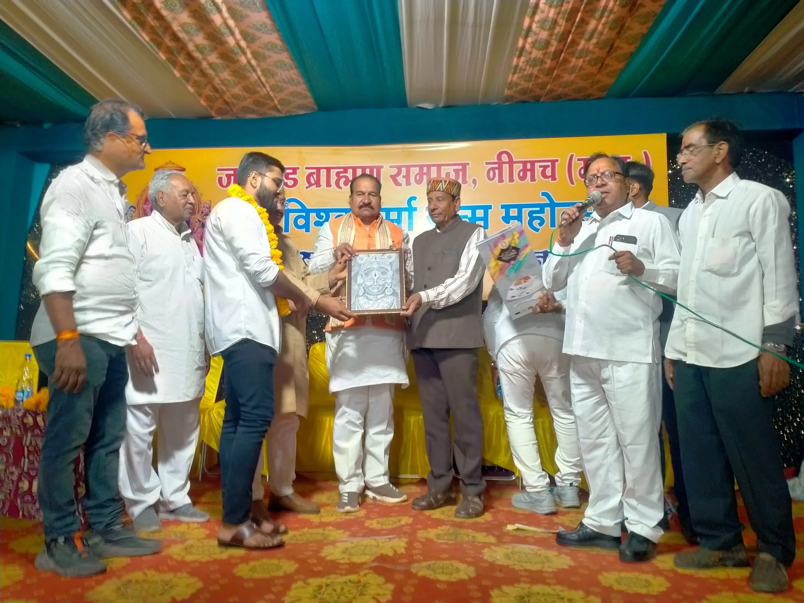 सामाजिक प्रतिभाओं का सम्मान राष्ट्र विकास का प्रमुख आधार– विधायक दिलीप सिंह परिहार