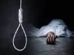 फांसी के फंदे पर लटक कर युवक ने की अपने जीवन लीला समाप्त परिवार में पसरा मातम फांसी के फंदे पर लटक कर युवक ने की अपने जीवन लीला समाप्त परिवार में पसरा मातम