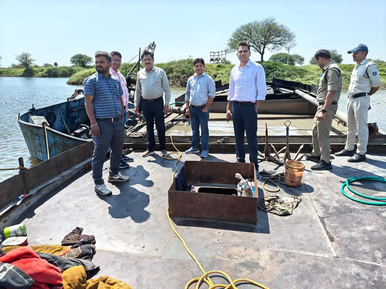 गांधीसागर डेम में रेत का अवैध उत्खनन करते 04 फाईटर 05 नावे जप्त