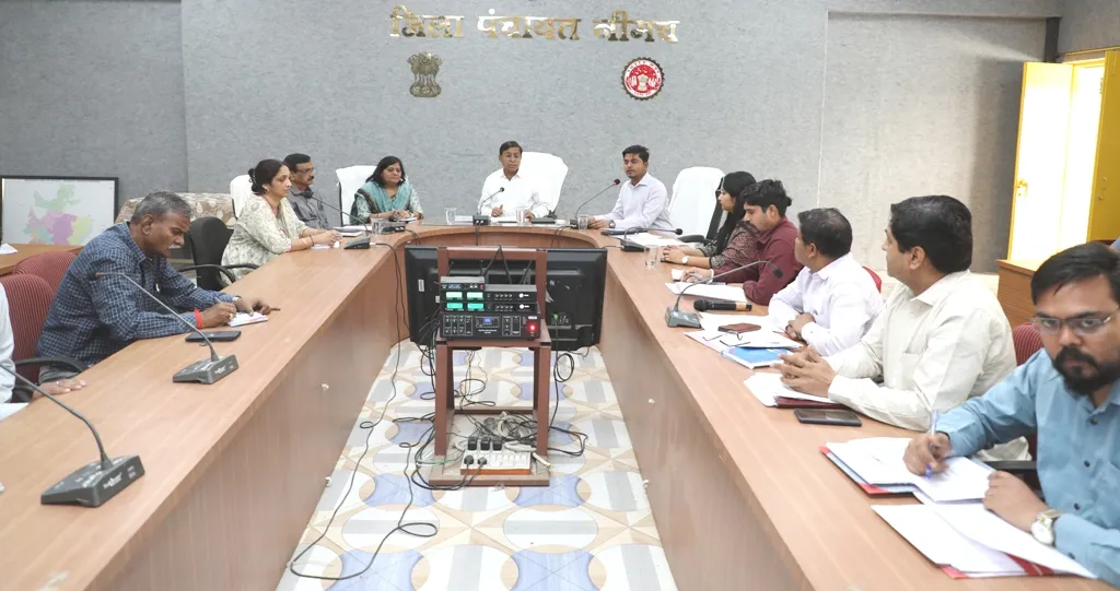 सभी गौशालाओं में सौलर पैनल लगवाकर, ग्रीन गौशालाएं बनाएं- श्री संजय गुप्‍ता संभागायुक्‍त ने जिला पंचायत कार्यालय का निरीक्षण कर विभागीय योजनाओं की समीक्षा की