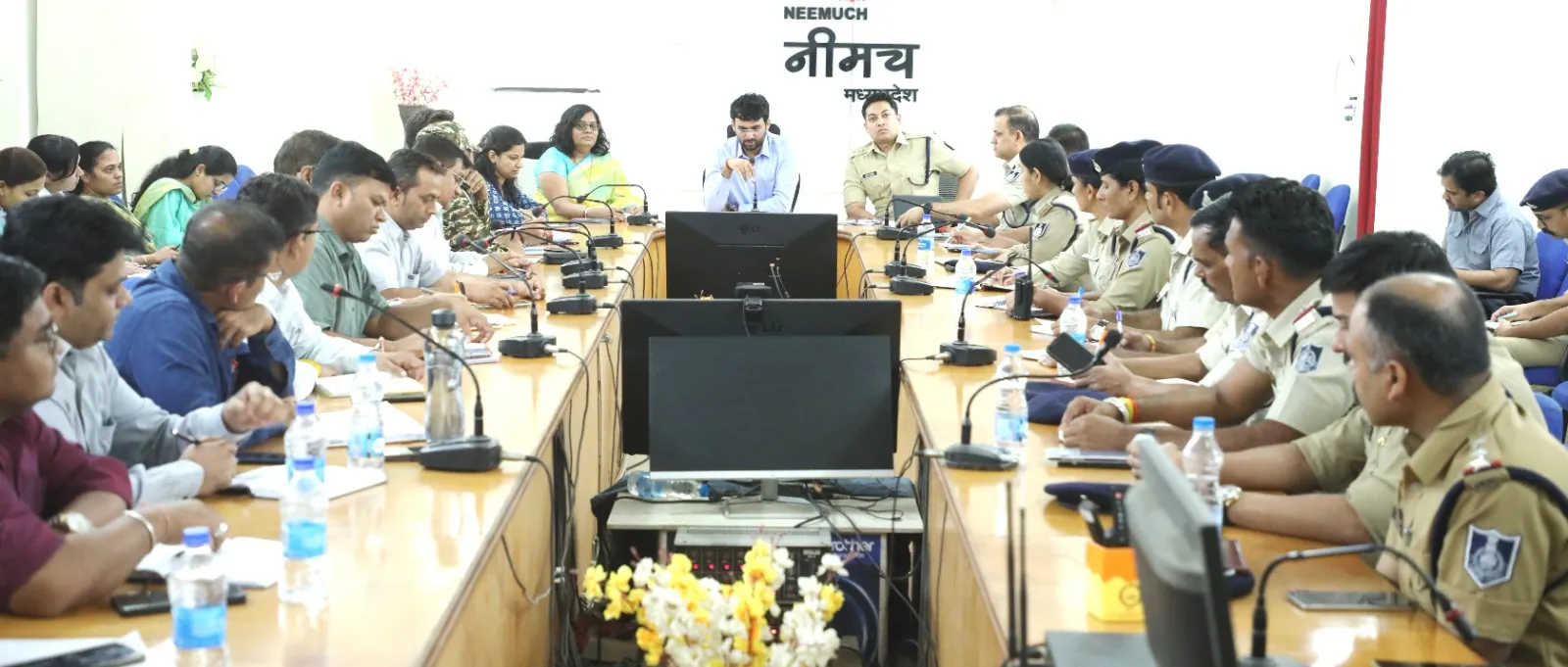 जिले में आपात स्थिति में आपदा प्रबंधन के पुख्‍ता इंतजाम सुनिश्चित करें- श्री चंद्रा सोशल मीडिया पर कड़ी निगरानी रखी जाए- एसपी कलेक्‍टर एवं एसपी ने की आपदा प्रबंधन तैयारियों की विस्‍तृत समीक्षा