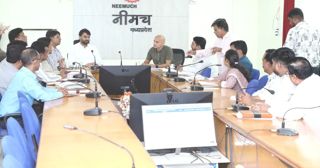 भारत सरकार के संयुक्‍त सचिव जस्टिस श्री सत्‍यप्रकाश ने गांधीसागर समूह-2 जल प्रदाय योजना के तहत निर्माण कार्यो की समीक्षा की।