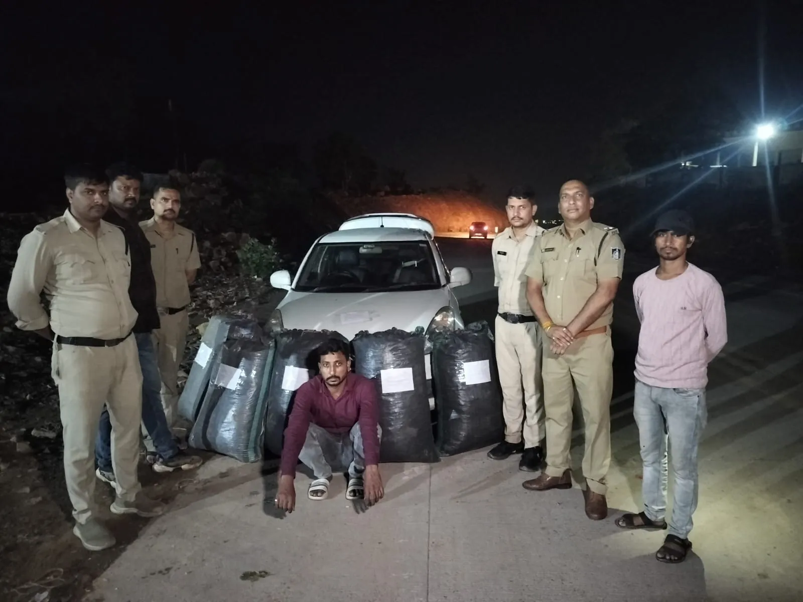 मादक पदार्थ तस्करों के विरुद्व विशेष अभियान के तहत 100 किलो ग्राम अवैध मादक पदार्थ डोडाचुरा व स्वीफ्ट डीजायर कार सहीत 01 आरोपी को पकड़ने में थाना रतनगढ़ पुलिस को मिली सफलता मादक पदार्थ तस्करों के विरुद्व विशेष अभियान के तहत 100 किलो ग्राम अवैध मादक पदार्थ डोडाचुरा व स्वीफ्ट डीजायर कार सहीत 01 आरोपी को पकड़ने में थाना रतनगढ़ पुलिस को मिली सफलता