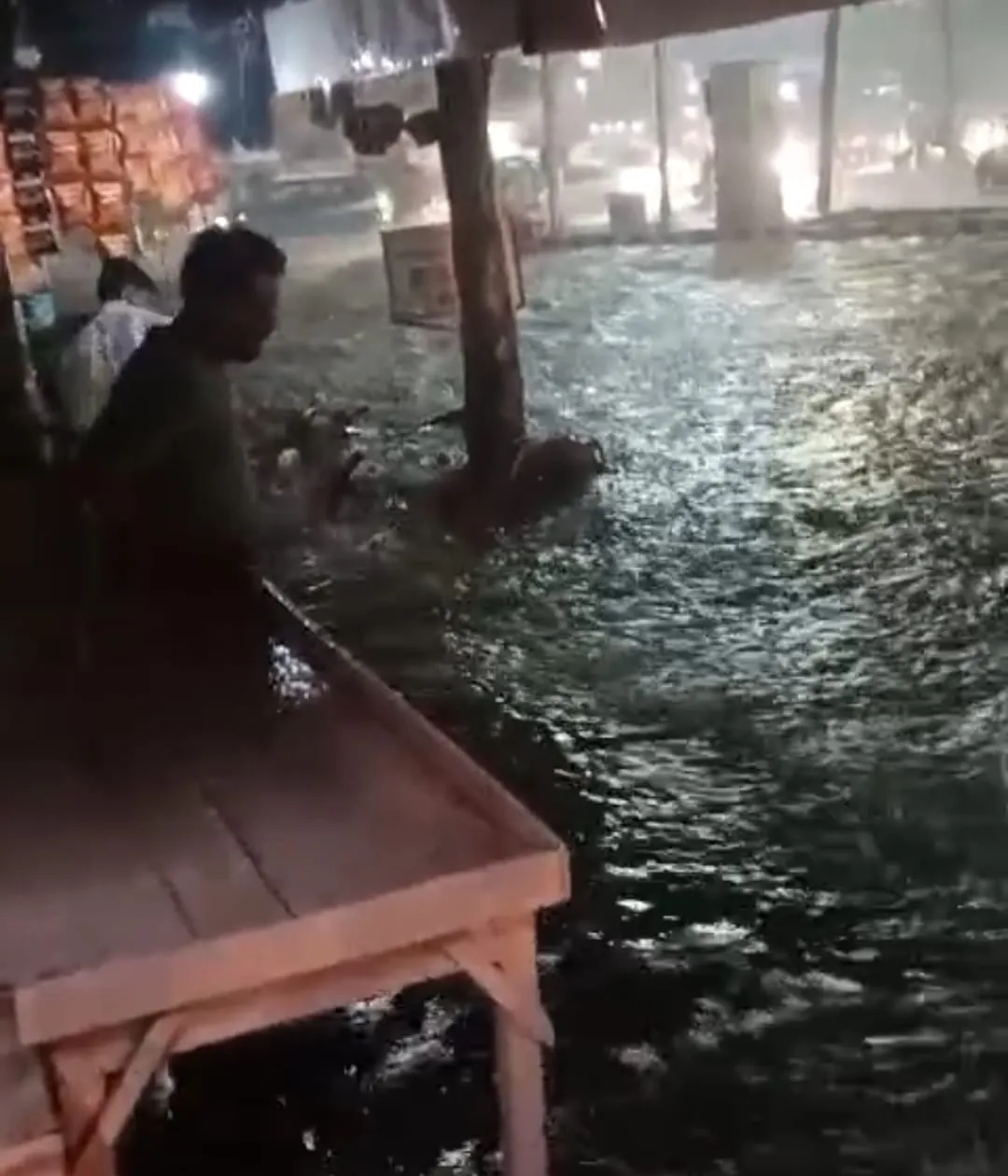 नीमच में बारिश के पानी से शहर के कई इलाके हुए जलमग्न, घरों और दुकानों में घुसा पानी, Bad Experience