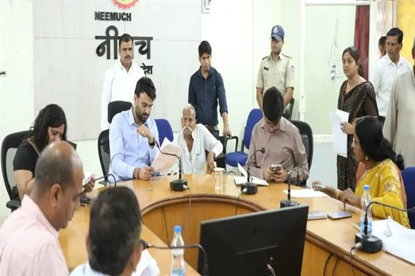 अतिक्रमण हटाने संबंधी आवेदनों पर तत्काल मौके पर जाकर अतिक्रमण हटवाएं- श्री चंद्रा अतिक्रमण हटाने संबंधी आवेदनों पर तत्काल मौके पर जाकर अतिक्रमण हटवाएं- श्री चंद्रा