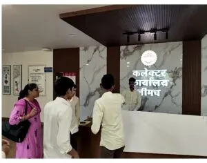 नीमच में विद्यार्थियों की कलम बनी गरीबों की आवाज़, कलेक्टर की पहल से बदल रही तस्वीर