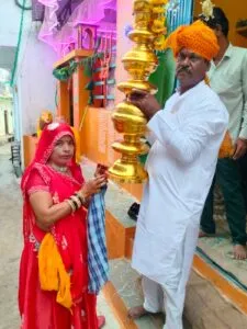 महामाया लाला फूला माता के मंदिर पर नवनिर्मित शिखर पर हुई कलश स्थापना 2 महामाया लाला फूला माता के मंदिर पर नवनिर्मित शिखर पर हुई कलश स्थापना