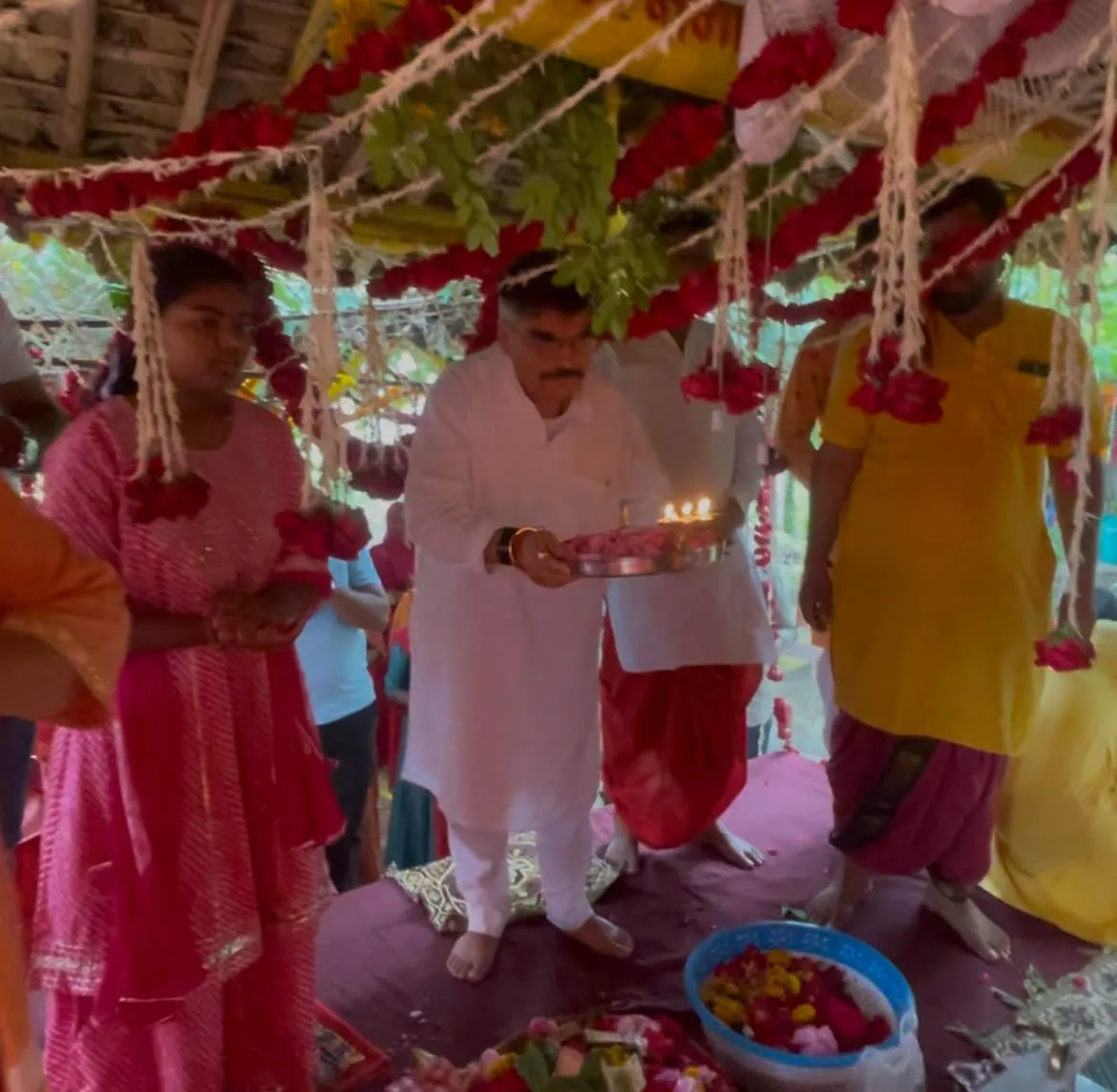 श्री कमलनांदगिरी महाराज को गुरु पूर्णिमा पर्व पर किया* *स्मरणचमत्कारी शिव शक्ति धाम पर उमडे भक्त*, समाजसेवी *श्री अशोक अरोरा ने पूजी चरण पादूका, संतो का भी दिखा जमावा‌ड़ा*,