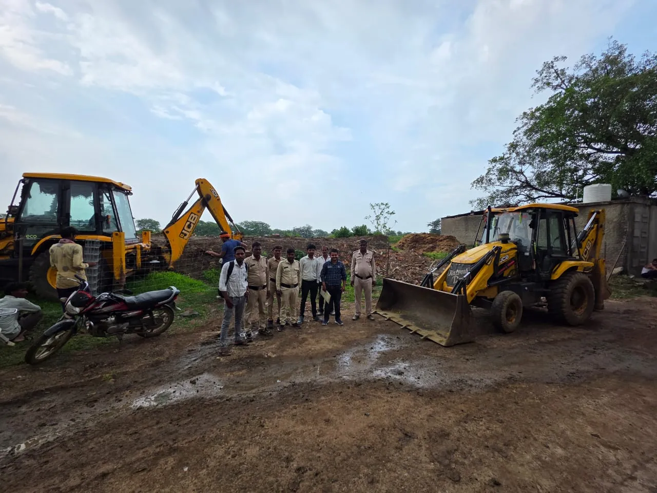 प्रशासन ने ग्राम बरलाई में शासकीय जमीन से हटाया अवैध अतिक्रमण