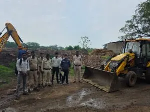 प्रशासन ने ग्राम बरलाई में शासकीय जमीन से हटाया अवैध अतिक्रमण