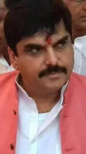 राम मंदिर निर्माण: समाजसेवी अरुल अशोक अरोरा ने राम मंदिर निर्माण के लिए 101111 रुपए का सहयोग राशि मंदिर समिति को की सुपुर्द