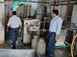 खाद्य एवं औषधि प्रशासन की कार्यवाही रामपुरा मनासा में दूध ,घी, पनीर आदि के 14 नमूने लिए गए 1 खाद्य एवं औषधि प्रशासन की कार्यवाही रामपुरा मनासा में दूध ,घी, पनीर आदि के 14 नमूने लिए गए