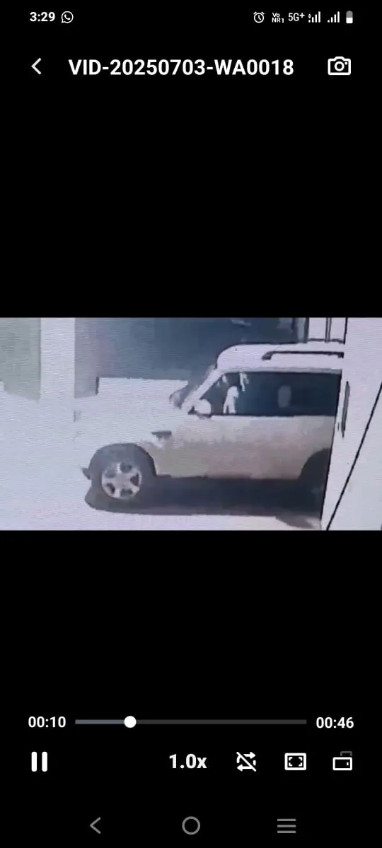 केरी गांव में एक मकान पर अंधाधुंध फायरिंग, सीसीटीवी फुटेज के आधार पर आरोपियों की पहचान और तलाश जारी