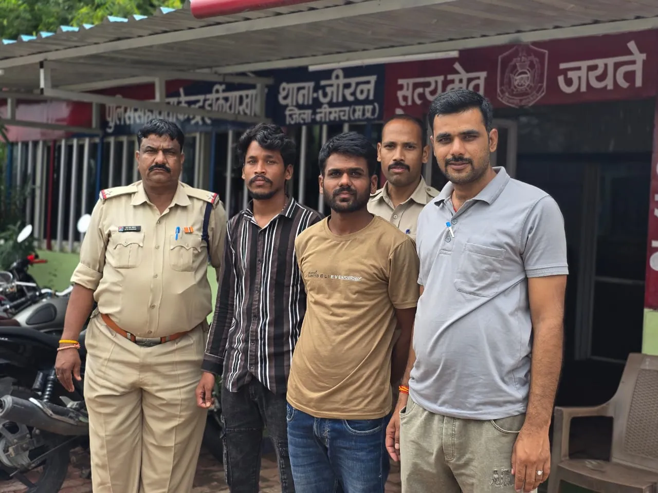 1.20 लाख की अफीम के साथ दो तस्कर गिरफ्तार, बोतल में स्कीम बनाकर ले जा रहे थे अफीम