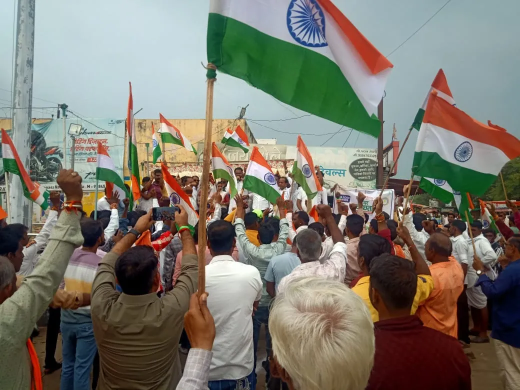 रामपुरा मे राष्ट्र भक्तो ने निकाली भव्य तिरंगा यात्रा विधायक, मारू ने हाथो मे तिरंगा थाम दिया जागरूकता का सन्देश रामपुरा मे राष्ट्र भक्तो ने निकाली भव्य तिरंगा यात्रा विधायक, मारू ने हाथो मे तिरंगा थाम दिया जागरूकता का सन्देश