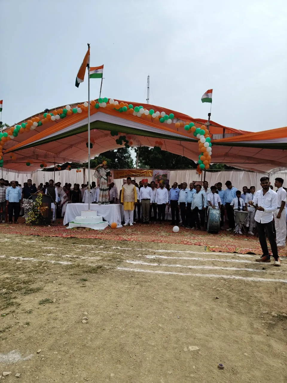 स्वतंत्रता दिवस पर ध्वजारोहण कर हुए सांस्कृतिक कार्यक्रम