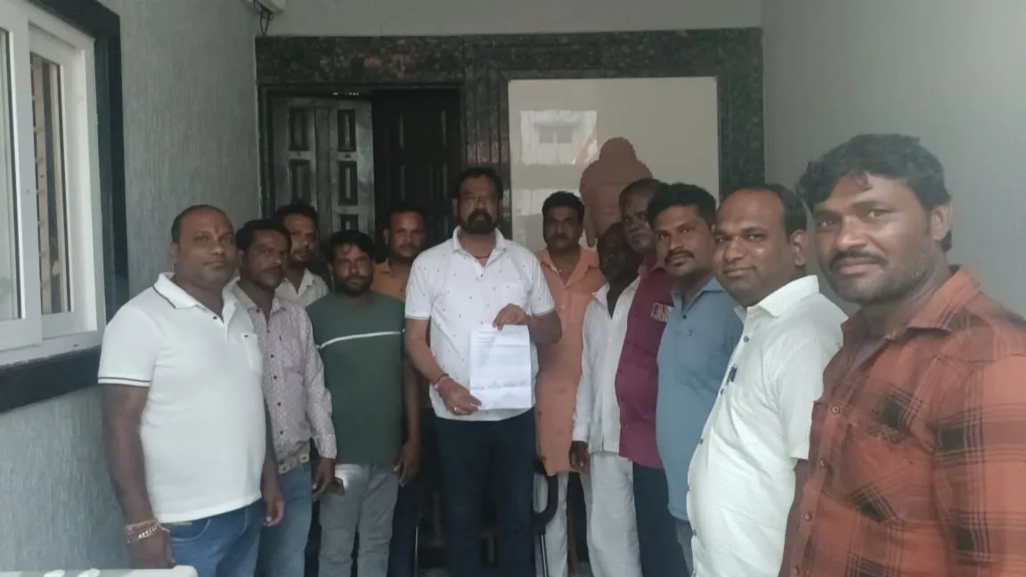 मत्स्याखेट कार्य प्रारम्भ करने को लेकर लामबंद हुआ मछुआरा संघ समस्याओं को लेकर क्षेत्रीय विधायक अनिरुद्ध माधव मारु को सोपा ज्ञापन