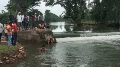 नदी में नहाने गए युवक की डूबने से मौत, युवक की लाश ढूढने की कोशिश जारी नदी में नहाने गए युवक की डूबने से मौत, युवक की लाश ढूढने की कोशिश जारी