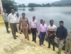 एडीएम श्री बी एस कलेश ने रामपुरा क्षेत्र में किया गणेश जी विसर्जन स्थलों का निरीक्षण 1 एडीएम श्री बी एस कलेश ने रामपुरा क्षेत्र में किया गणेश जी विसर्जन स्थलों का निरीक्षण