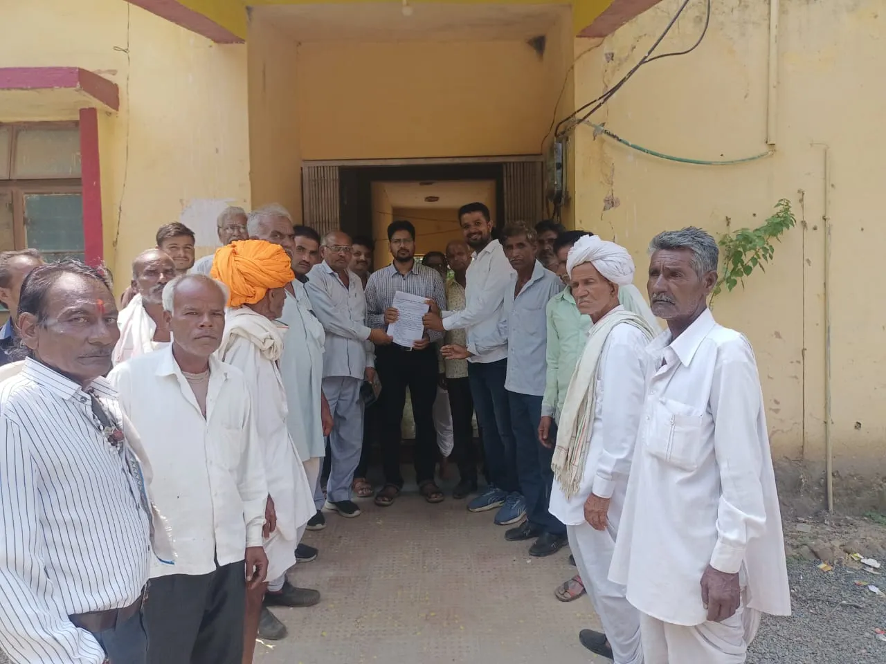 भारतीय किसान संघ रामपुरा ने सोयाबीन फसल में नुकसान को लेकर सौपा ज्ञापन