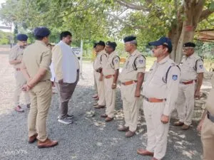 अतिरिक्त पुलिस महानिदेषक उज्जैन श्री उमेष जोगा एवं पुलिस उप महानिरीक्षक रतलाम रेंज श्री निमिष पहुंचे रामपुरा थाना किया ओचक निरीक्षण त्योहारों को लेकर दिए विशेष निर्देश 1 अतिरिक्त पुलिस महानिदेषक उज्जैन श्री उमेष जोगा एवं पुलिस उप महानिरीक्षक रतलाम रेंज श्री निमिष पहुंचे रामपुरा थाना किया ओचक निरीक्षण त्योहारों को लेकर दिए विशेष निर्देश