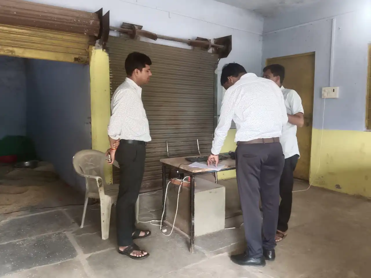 सहायक आयुक्त सहकारिता श्री डाबर ने किया उचित मूल्य दुकानों का निरीक्षण