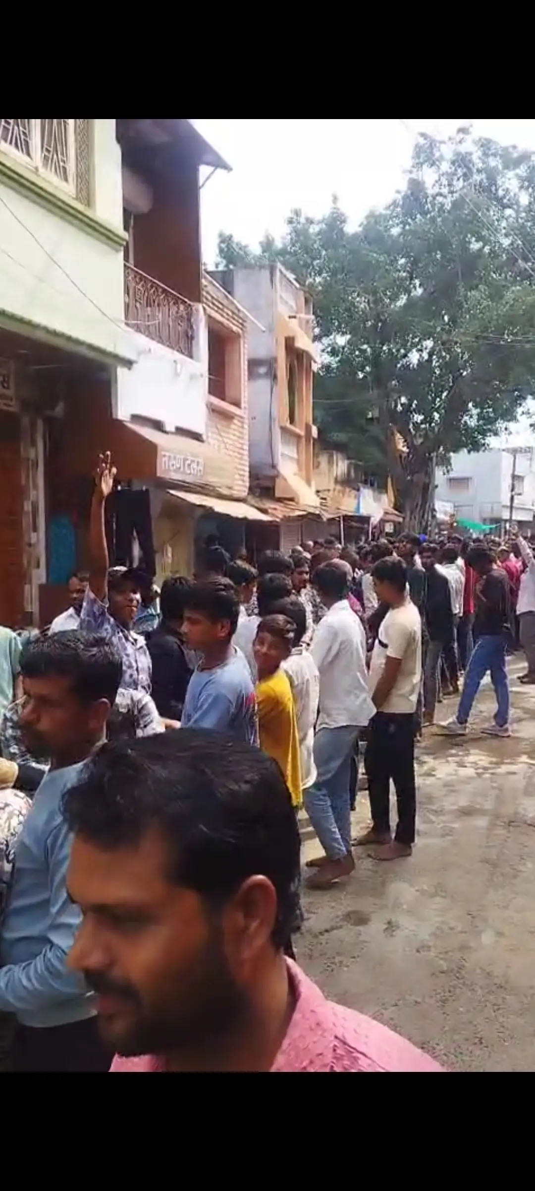 नगर में झमाझम के बाद घास भेरुजी पहुंचे निज धाम नगर में निकली घास भेरू जी की सवारी:लोगों ने कराया नगर भ्रमण, प्रसाद चढ़ा कर रोग-कष्ट दूर करने की कामना