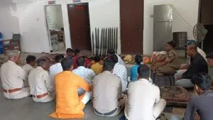 विजयदशमी के अवसर पर हुआ शस्त्र पूजन का आयोजन: थाना प्रभारी ने वैदिक मन्त्रोंचार के साथ किया पूजन 1 विजयदशमी के अवसर पर हुआ शस्त्र पूजन का आयोजन: थाना प्रभारी ने वैदिक मन्त्रोंचार के साथ किया पूजन