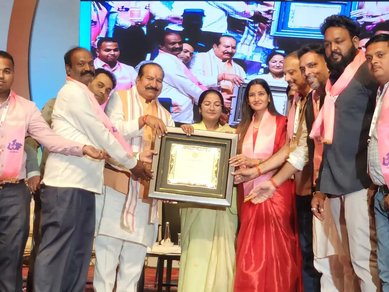 शहरी समग्र स्‍वच्‍छता के लिए नीमच जिले के नगरीय निकायों का सम्‍मान