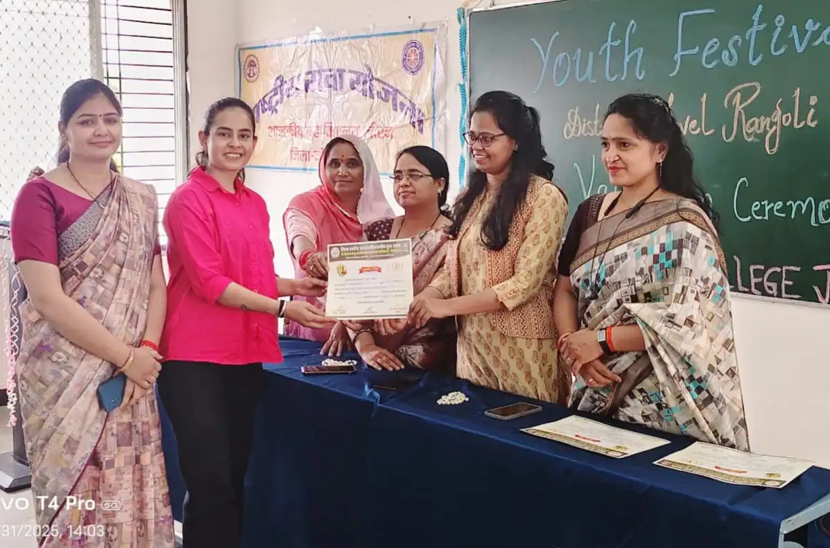 जिला स्तरीय युवा उत्सव रंगोली प्रतियोगिता का आयोजन जीरन कॉलेज में संपन्न