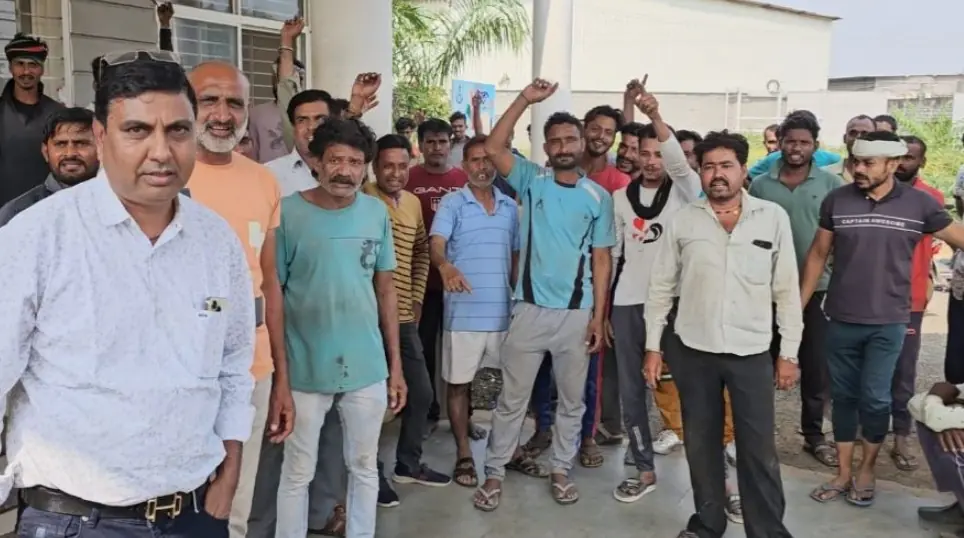 बघाना थाना क्षेत्र में सरपंच की गुंडागर्दी से सनसनी, उद्योगपति अनिल नाहटा के बेटे पर पर जानलेवा हमला, NDPS एक्ट का फरार आरोपी भी है विक्रम सिंह 