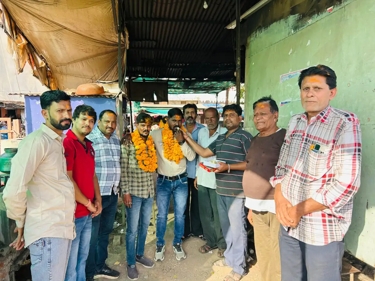 युवा कांग्रेस चुनाव में विजय होने पर रतनगढ़ कांग्रेस के वरिष्ठ नेताओं द्वारा स्वागत किया*