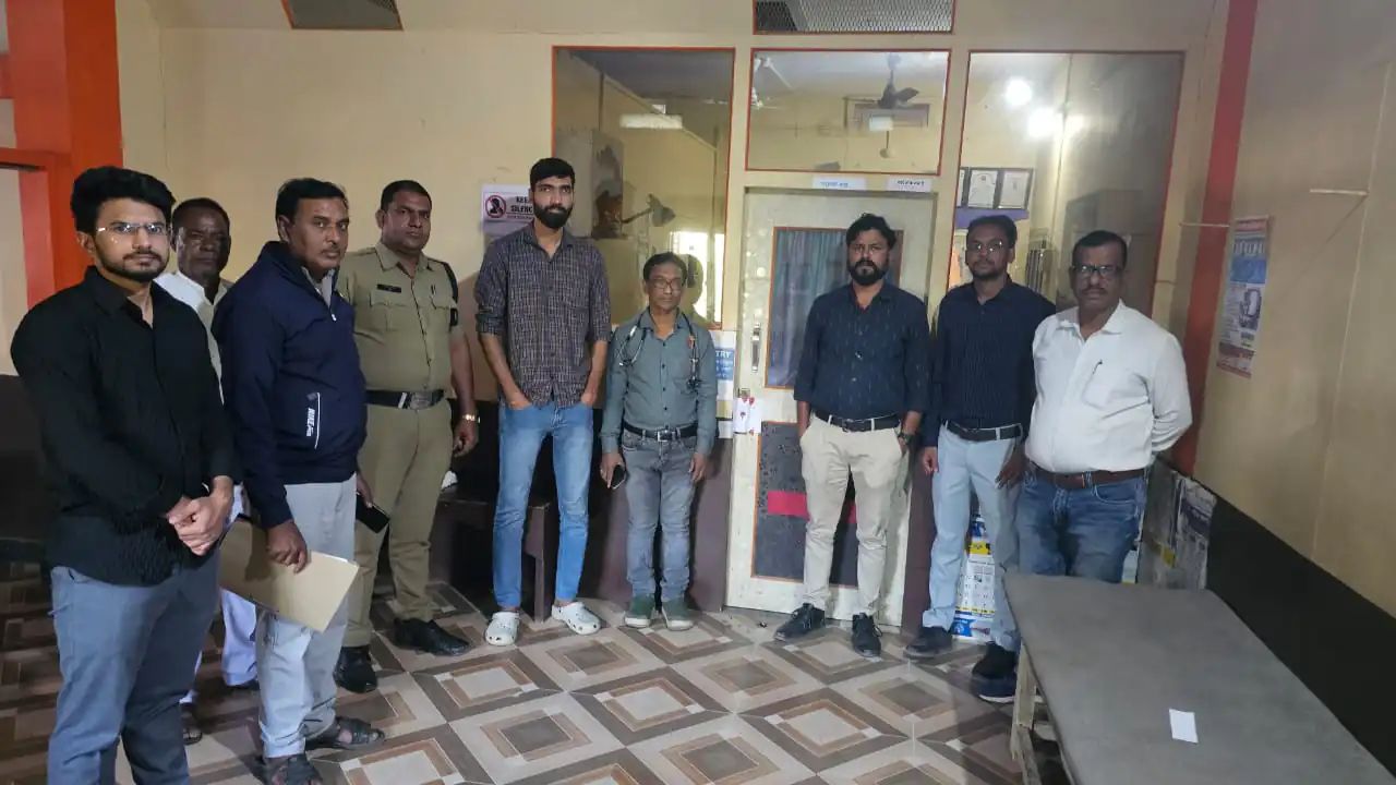 इलीगल प्रेक्टिस करने वाले निजी चिकित्सालय पर स्वास्थ्य विभाग की टीम ने की कार्यवाही