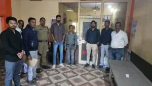 इलीगल प्रेक्टिस करने वाले निजी चिकित्सालय पर स्वास्थ्य विभाग की टीम ने की कार्यवाही