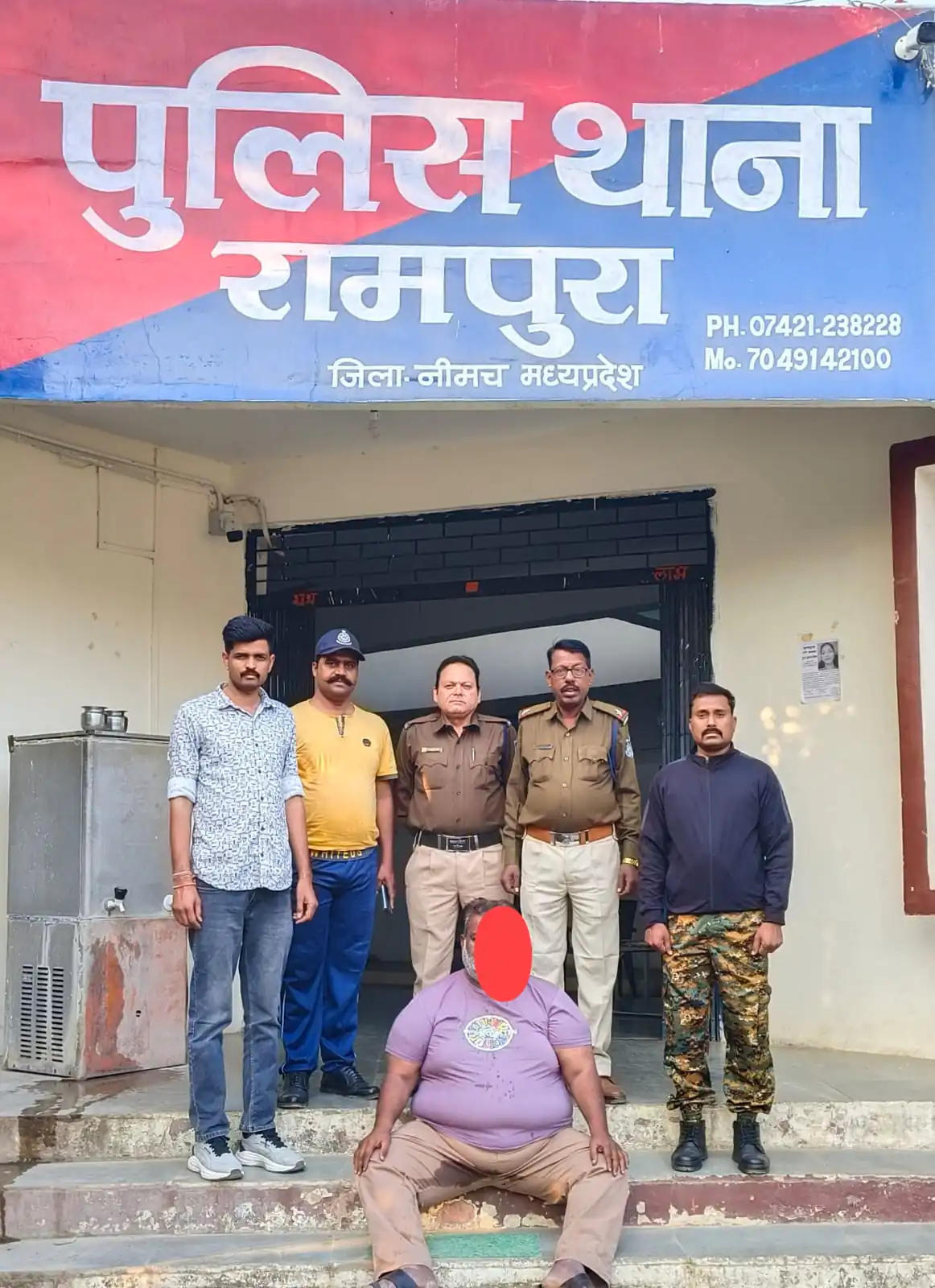 विगत 03 वर्षो से फरार धोखाधडी के आरोपी को थाना रामपुरा पुलिस द्वारा अहमदाबाद गुजरात से गिरफ्तार करने मे मिली सफलता